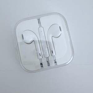 Apple EarPods Wired Headphones 3.5mm Jack White with Original Plastic Case